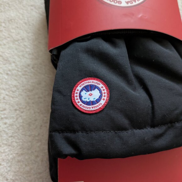 Canada Goose Black Arctic Down Mitts, Small - Picture 7 of 7